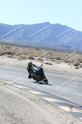 media/Dec-01-2025-Moto Forza (Mon) [[2daa91e15f]]/3-Beginner Group/Session 3 (Turn 16 Inside)/